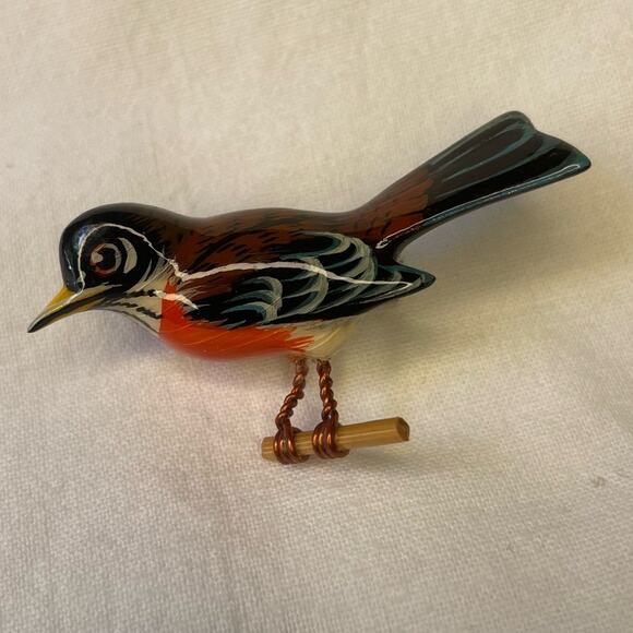 Vintage Hand Carved Genuine Auth. Takahashi Robin Bird Brooch Pin .Signed (K.T.) - Picture 6 of 10